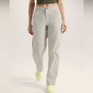 Arc'teryx Women's Clarkia Cotton Wide Leg Pant White Cream New Condition Size 6R